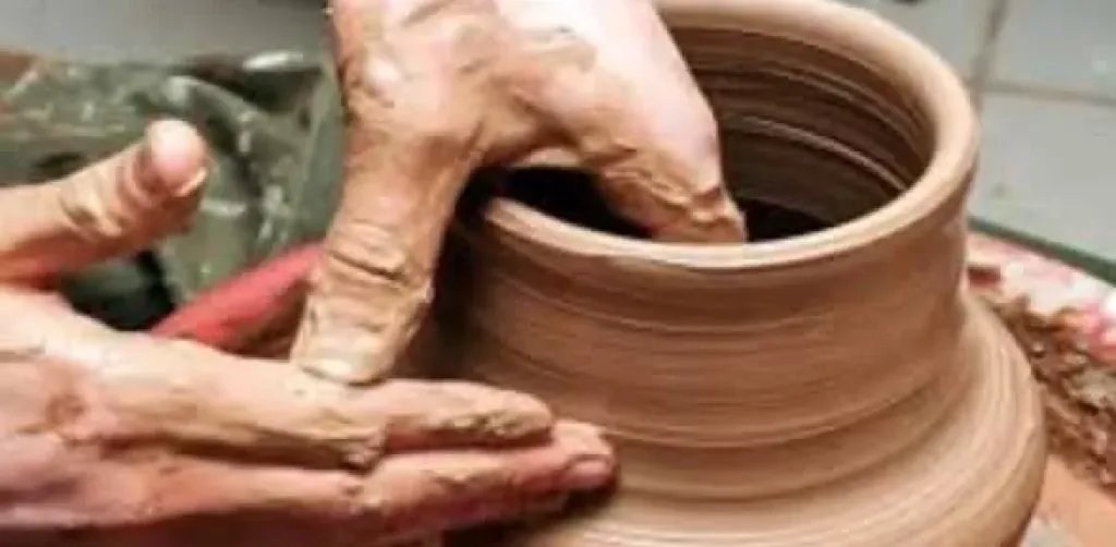 المنيا.. أرض الفخار التي تحفظ سر الحرفة منذ آلاف السنين