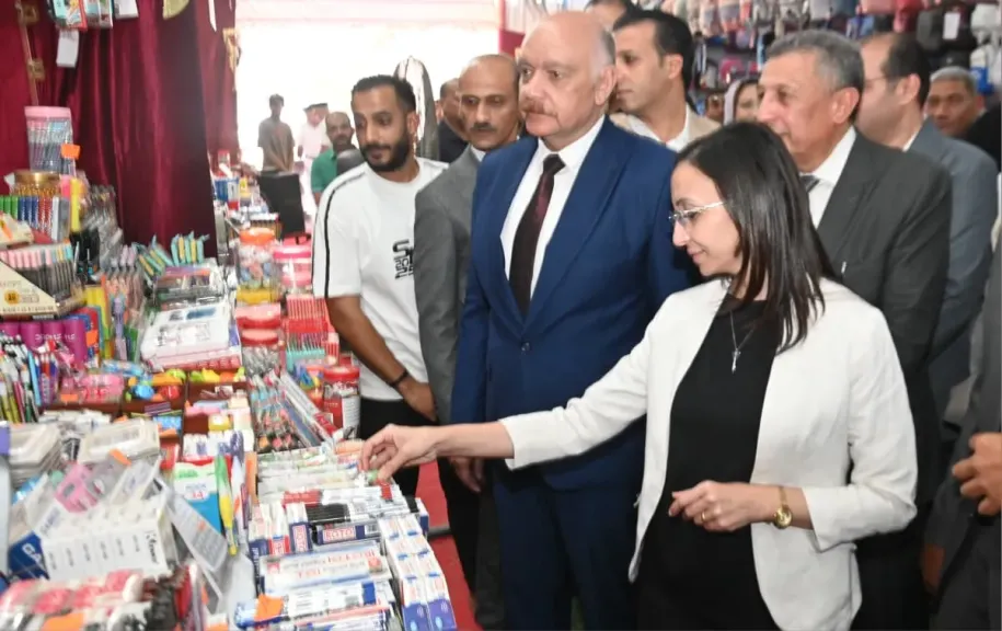 محافظ البحيرة تفتتح ثالث معارض ”أهلاً مدارس” بكفر الدوار لتوفير المستلزمات المدرسية