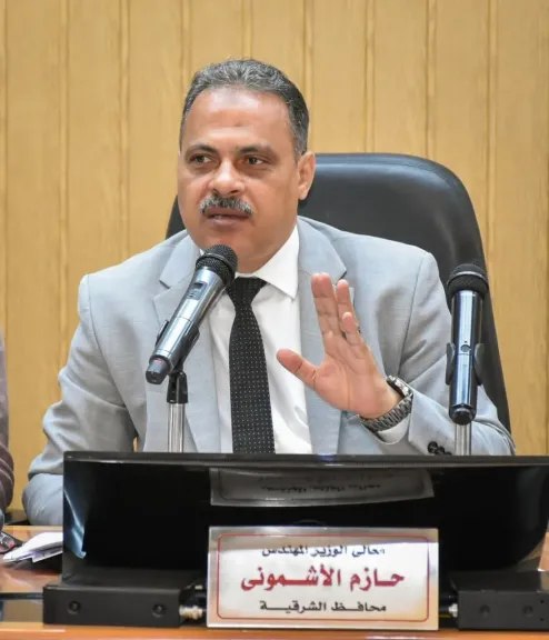 محافظ الشرقية: لا تراخيص لمشروعات أو شبكات محمول دون استيفاء الاشتراطات البيئية