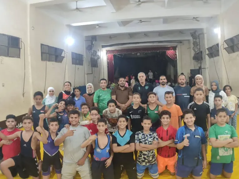 أثناء التقاط صورة المواهب مشروع البطل الأوليمبى 