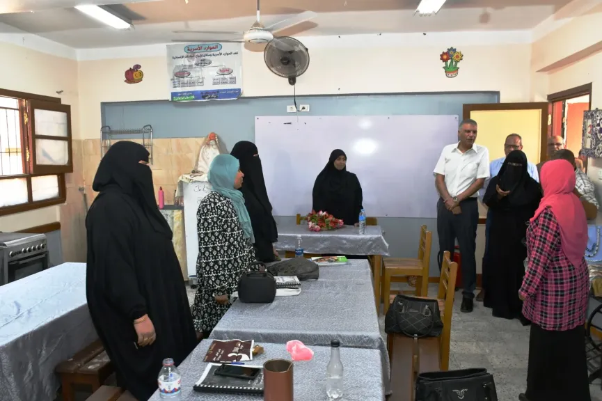 محافظ أسوان يتابع جاهزية المدارس 