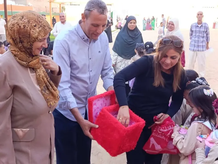 أستقبال الطلاب أول يوم دراسي