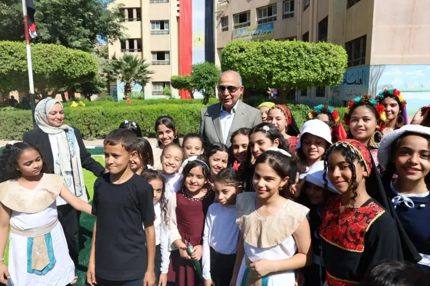   محافظ المنيا يتفقد مدارس بني مزار