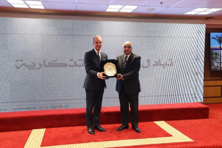 وزيرا العدل والاتصالات