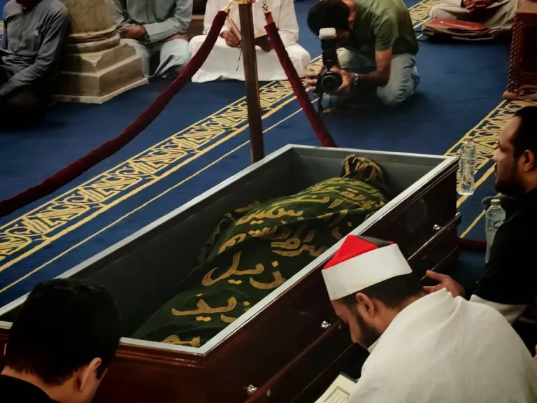 جثمان الدكتور احمد عمر هاشم