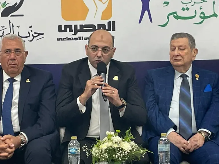الدكتور أحمد العطيفي