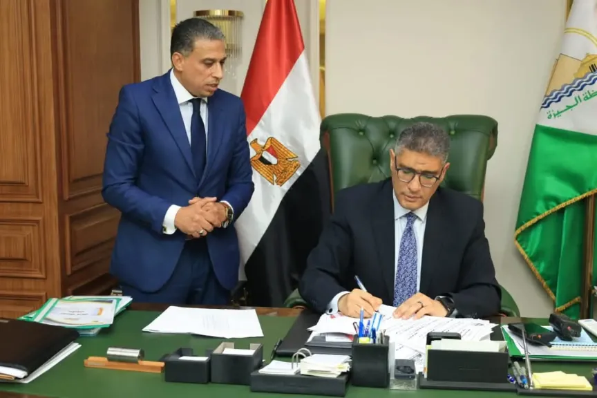 محافظ الجيزة خلال اللقاء 