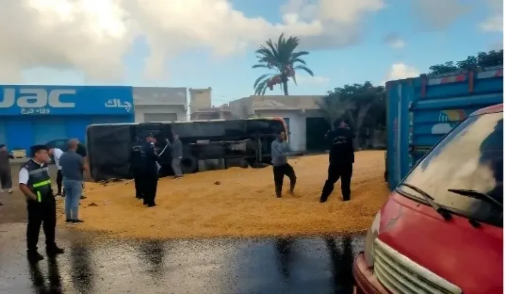   انقلاب 3 سيارات بسبب الأمطار