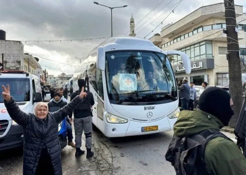 وصول أول حافلة تقل أسرى فلسطينيين إلى غزة