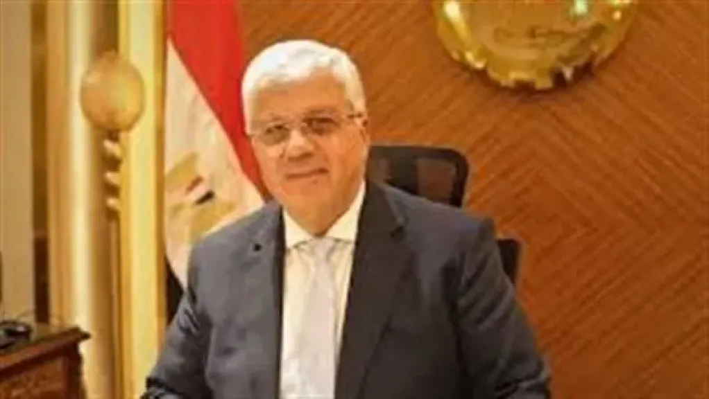 ايمن عاشور 