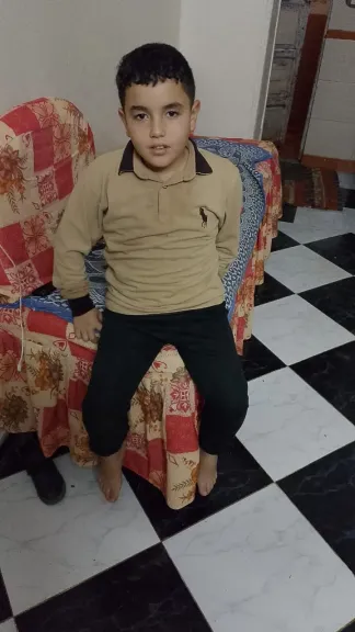 الطفل صلاح المصاب بضمور العضلات 