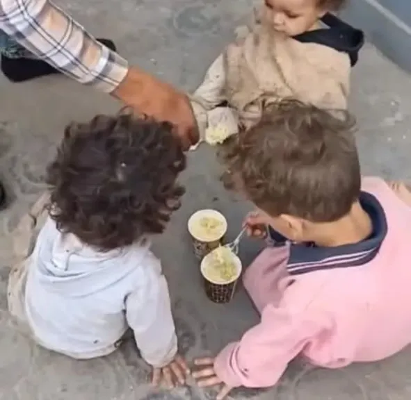 اطفال تُركوا في العراء