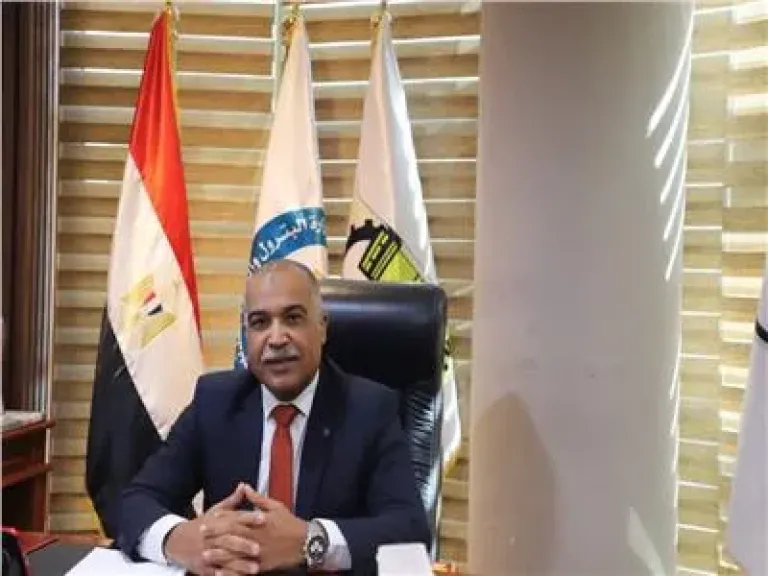 المحاسب عباس صابر رئيس نقابة البترول 