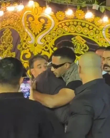 محمد رمضان يشارك في عزاء المطرب إسماعيل الليثي