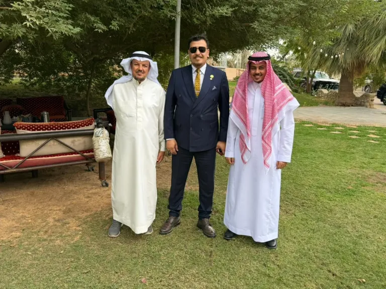 السفير ياسر البخشوان بصحبة الشيخ أحمد بن السليم الزامل ونجله يزيد