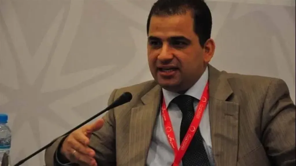 الدكتور عمرو منير، أستاذ التاريخ والحضارة بجامعة قناة السويس