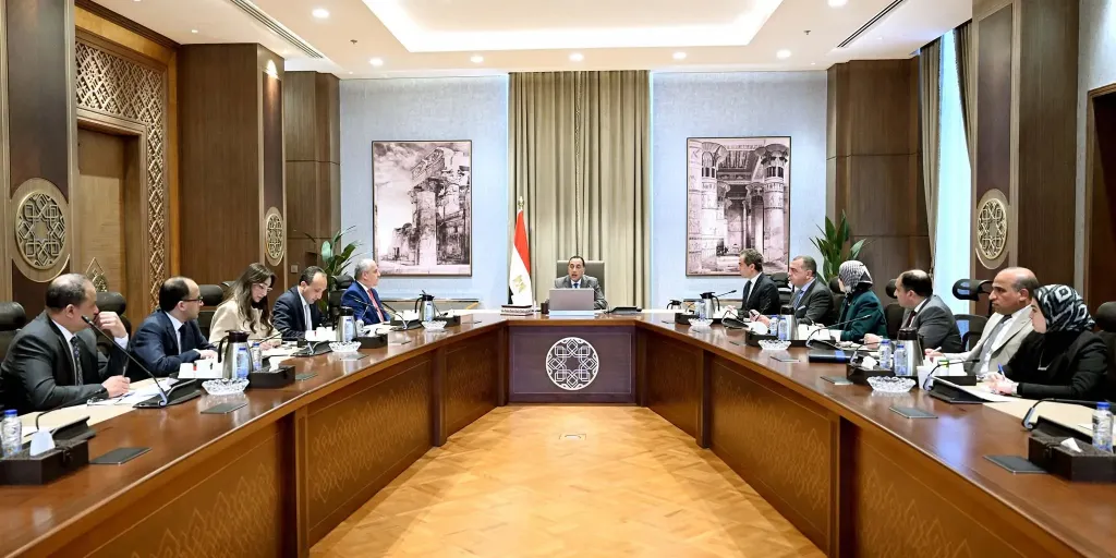 الحكومة تبحث وضع حلول جذرية للمشكلات المالية لماسبيرو والصحف القومية