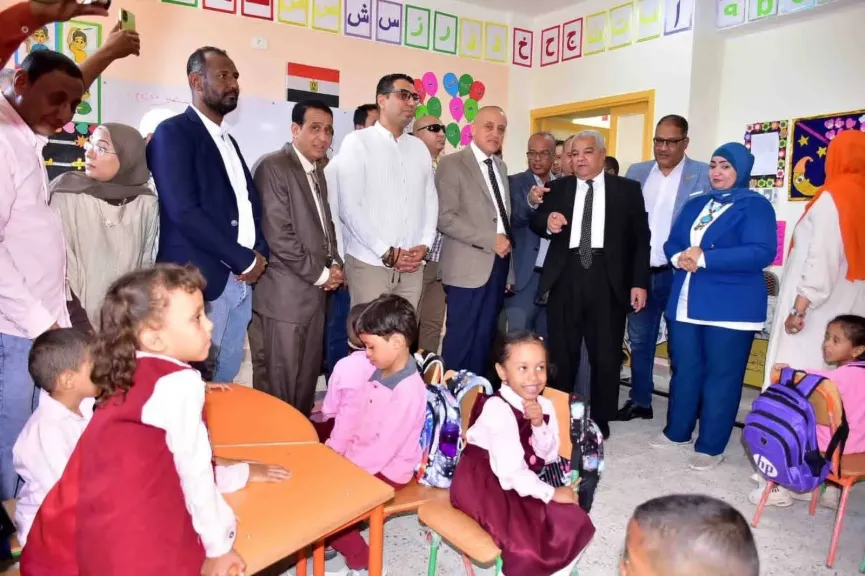 جانب من متابعة محافظة الأقصر للمدارس 