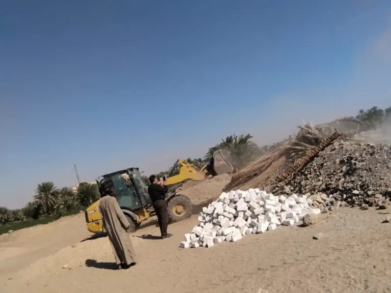 جانب من حملات الإزالة بادفو 