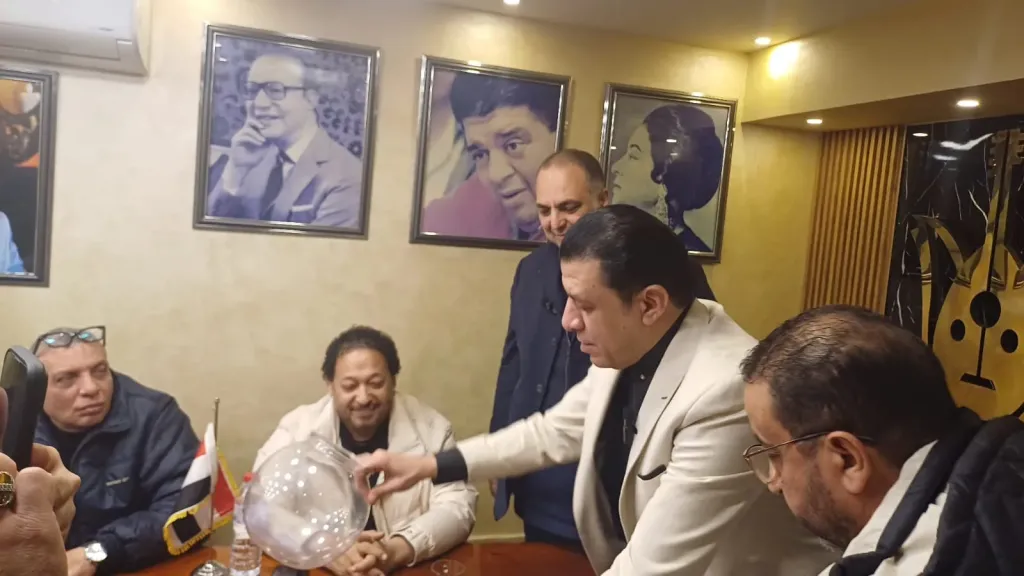 نقابة الموسيقيين تُجري قرعة العمرة لأعضائها وأصحاب المعاشات بحضور مصطفى كامل