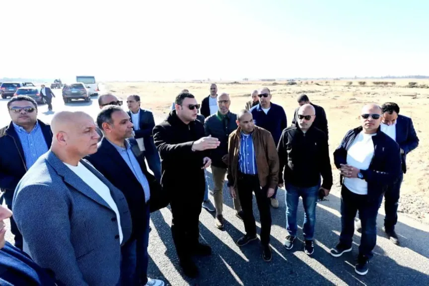 وزير الإسكان يتفقد مشروع طريق محور سفنكس