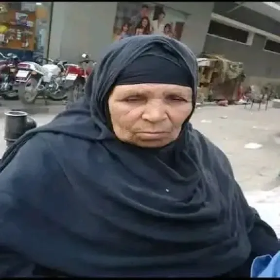 اقدم بائعة جرائد في الفيوم 