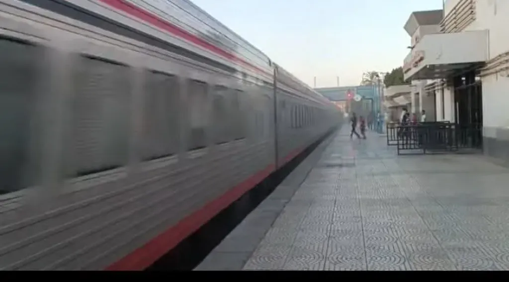 طفل صدمه قطار الفيوم 