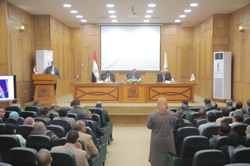 المحافظ يراجع تقسيم المناطق السكنية