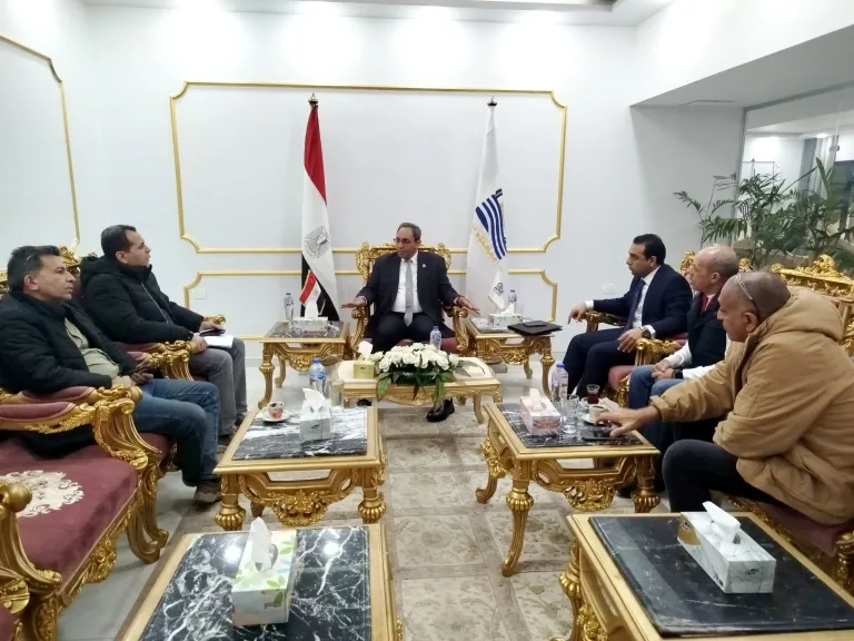 مناقشة مشروعات مياه الشرب والصرف الصحي 