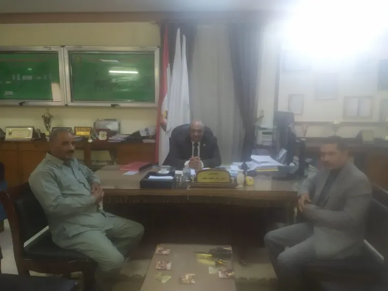 حظر وقوف جرارات القصب بالطرق الرئيسية بنقادة 
