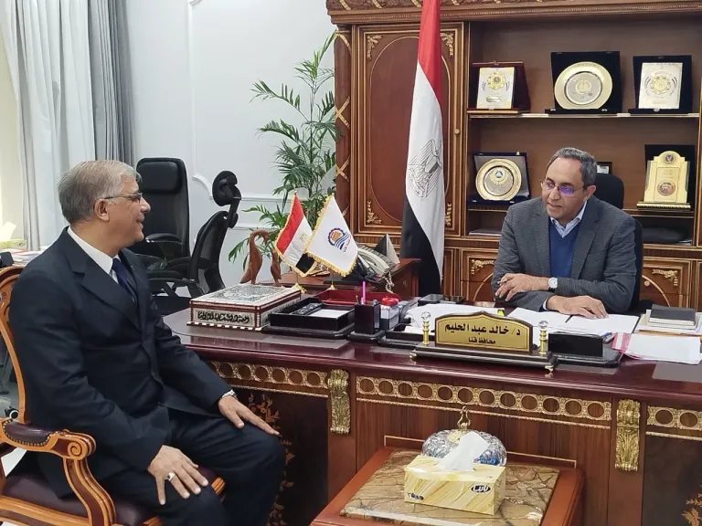 محافظ قنا يستقبل مدير التعليم الجديد 