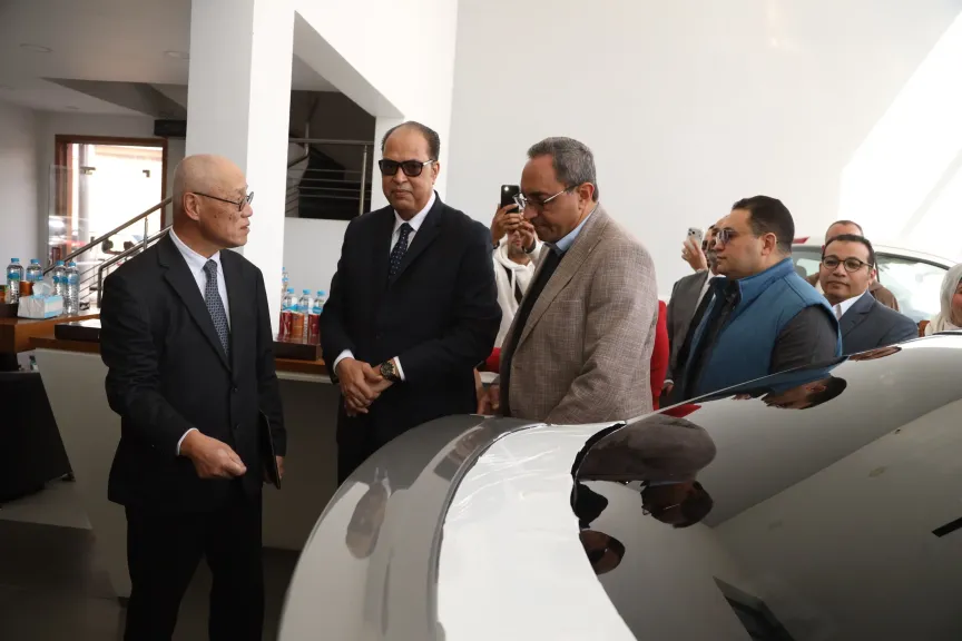 محافظ قنا والسفير الياباني بالمجمع الصناعي بالصالحية 