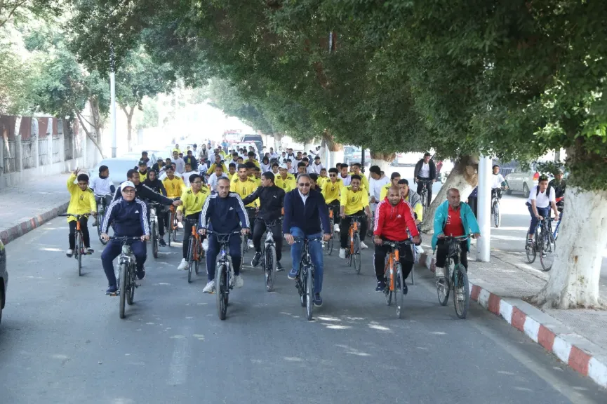 محافظ قنا يشارك في ماراثون الدراجات