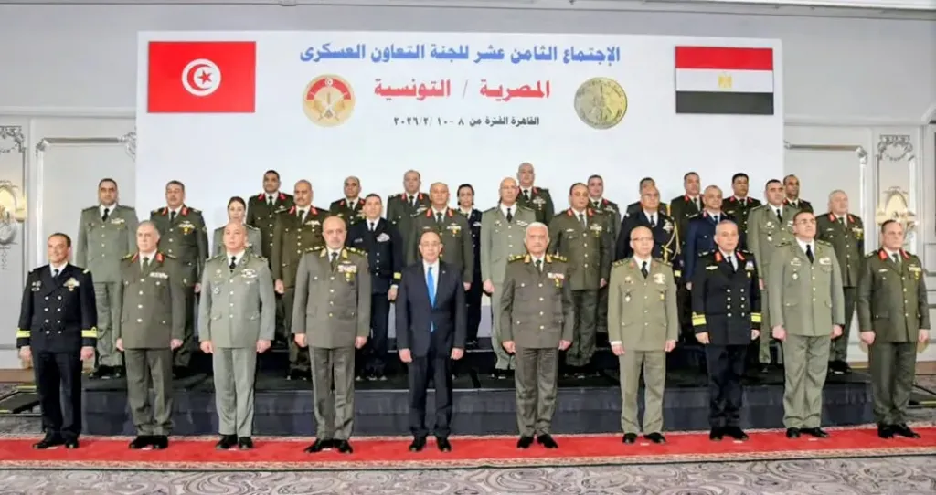 وزير الدفاع والإنتاج الحربى يلتقى بوزير الدفاع التونسي 