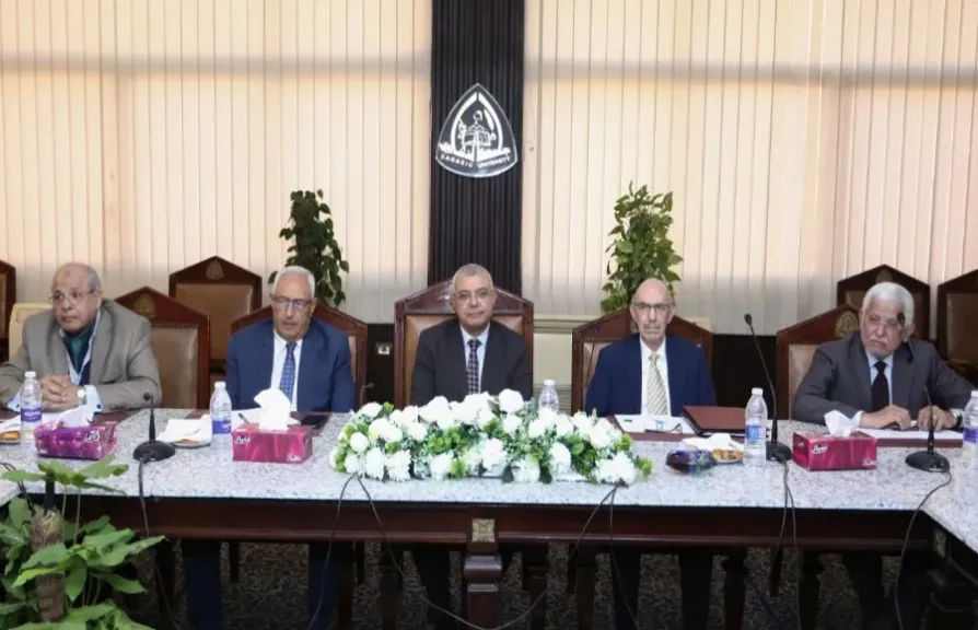 رئيس جامعة الزقازيق يترأس لجنة اختيار عميد كلية الحقوق