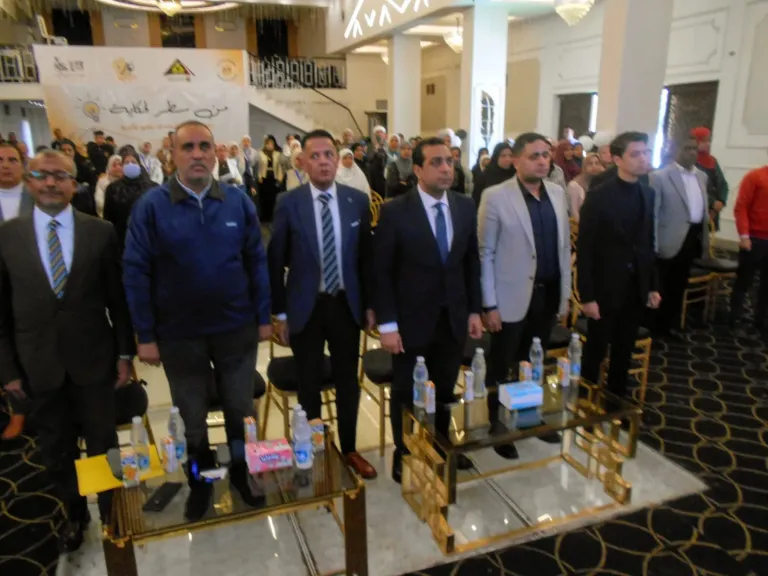 تخريج 100 متحرر من الأمية