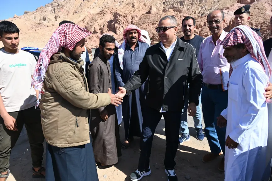 المحافظ يلتقي بمشايخ وعواقل تجمع طوبيا بطابا 
