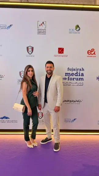 ريتشارد ونانسي في ملتقى الفجيرة الإعلامي… حضور استثنائي يجمع التأثير والنجومية