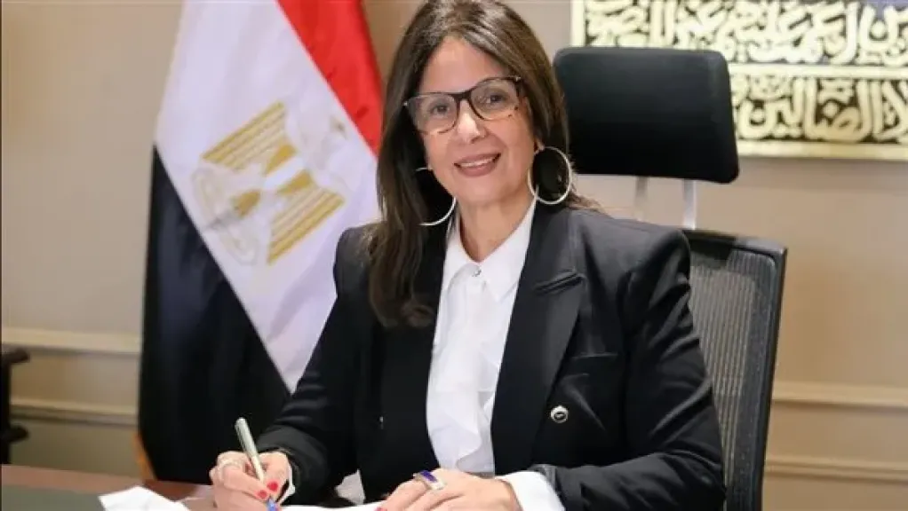 وزيرة الثقافة 