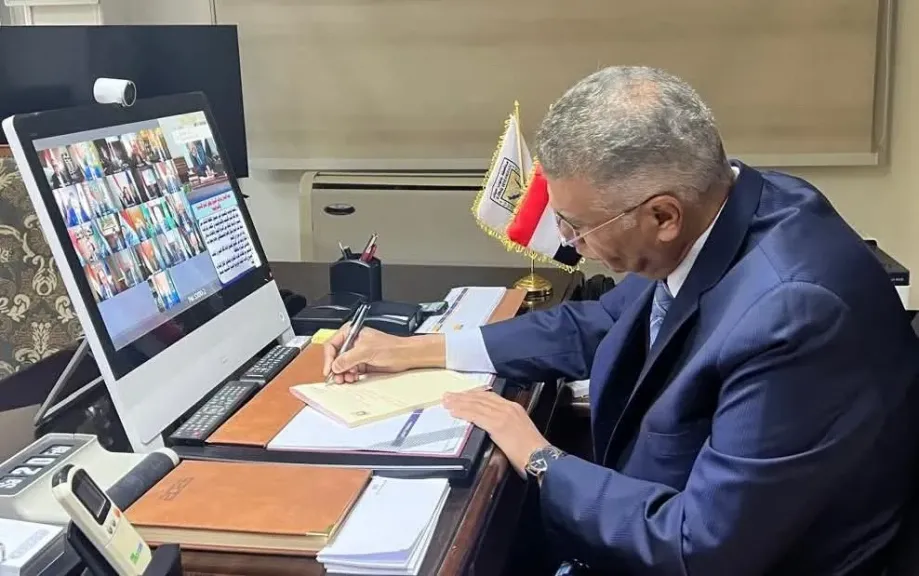محافظ جنوب سيناء يشارك بإجتماع مجلس المحافظين