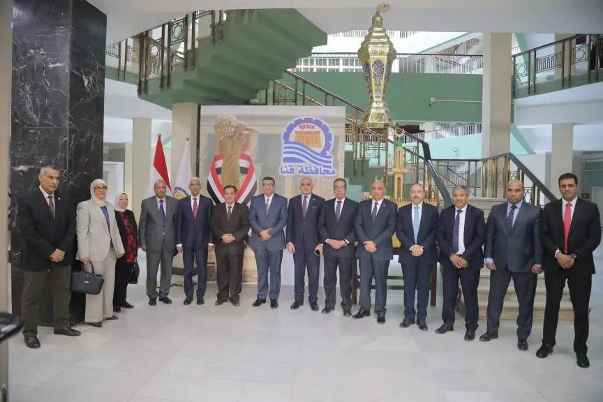 محافظ قنا يستقبل رئيس الجامعة والوفد المرافق له