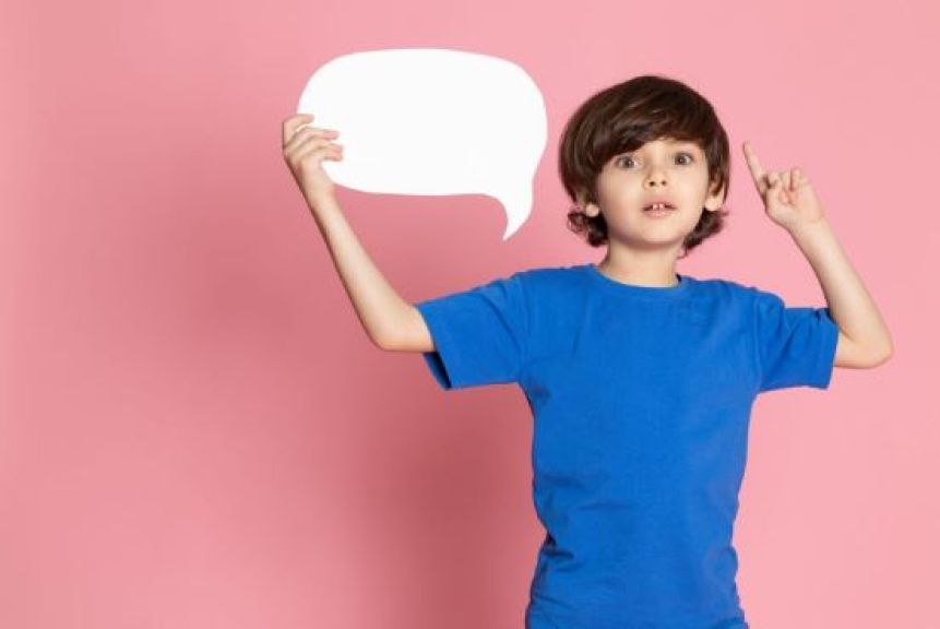 تأخر الكلام عند الأطفال: الأسباب والحلول