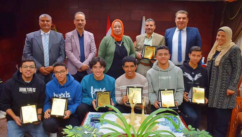مديرة تعليم جنوب سيناء تكرم أوائل الطلاب بالمرحلة الثانوية 