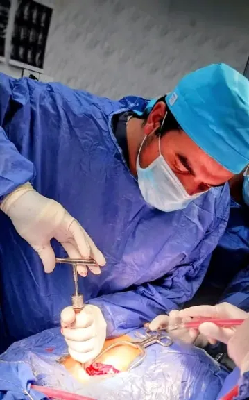 صحة الشرقية: نجاح أول جراحة متقدمة لإنزلاق غضروفي قطني منفجر بمستشفى كفر صقر المركزي