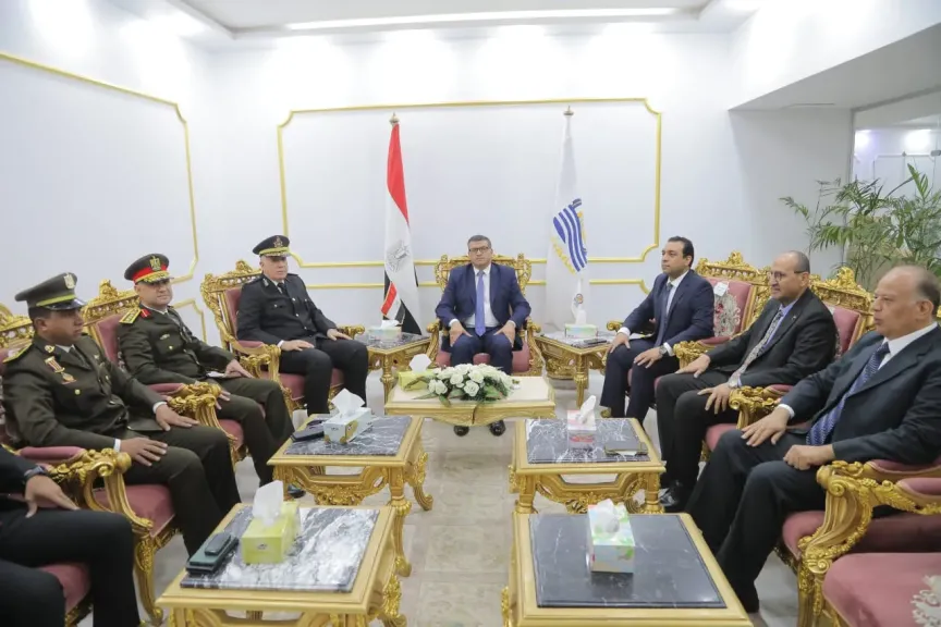 محافظ قنا يستقبل القيادات العسكرية والأمنية والمدنية 