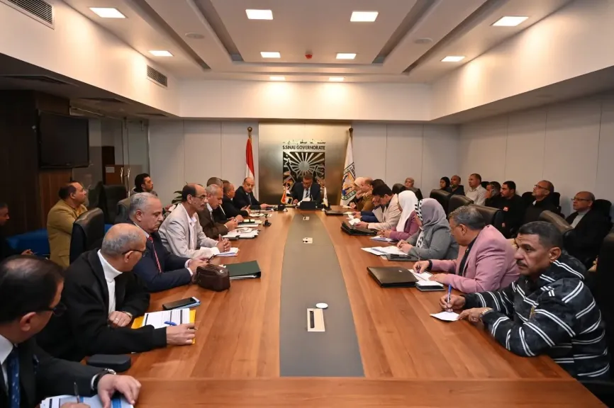 محافظ جنوب سيناء يتابع ملفات التقنين والتصالح والخطة الإستثمارية بالمحافظة 