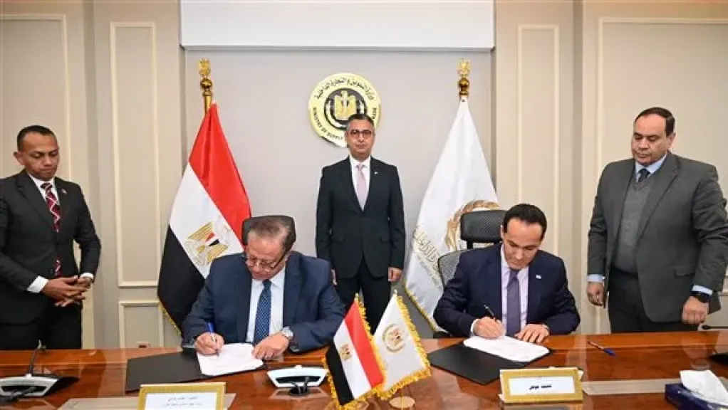 خلال توقيع البروتوكول