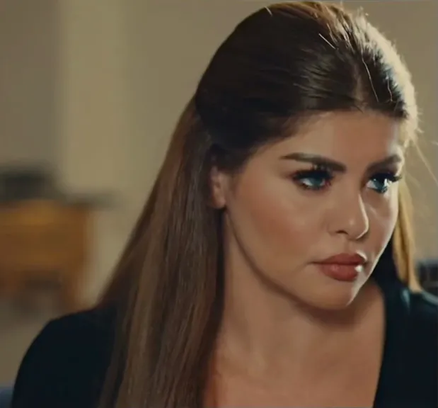الفنانة يمنى طولان