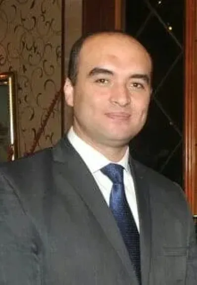 دكتور معتز محمد أبوزيد محاضر مواد القانون العام
