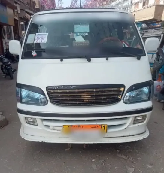 محافظ قنا يستجيب لشكوى مواطن ويغرم سائقاً خالف تعريفة الركوب